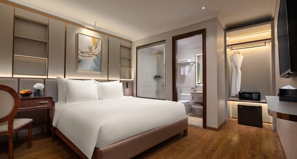 Splendid Premium Hotel Room Type - Deluxe Double or Twin Internal Window