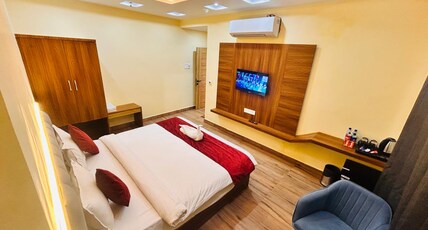 Hotel Shiv Shadhana Room Type - Deluxe Queen Bed Hotel Shiv Shadhana Room Type - Deluxe Queen Bed