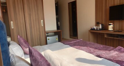 FOUR LEAF HOTELS KASGANJ Room Type - DELUXE ROOM