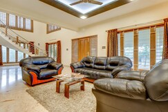 Royal Stay Villa | Rooms & Kitchen