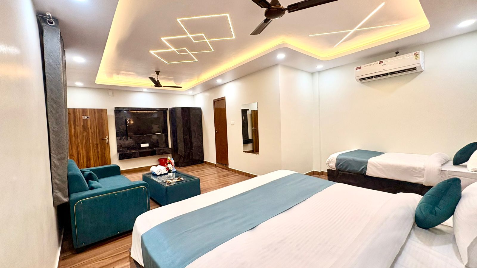 Hotel Raas Grand - Tap to explore photos