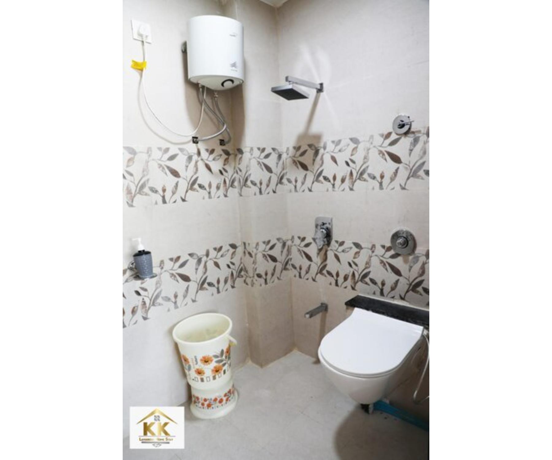 K K Luxurious Homestay - Tap to explore photos