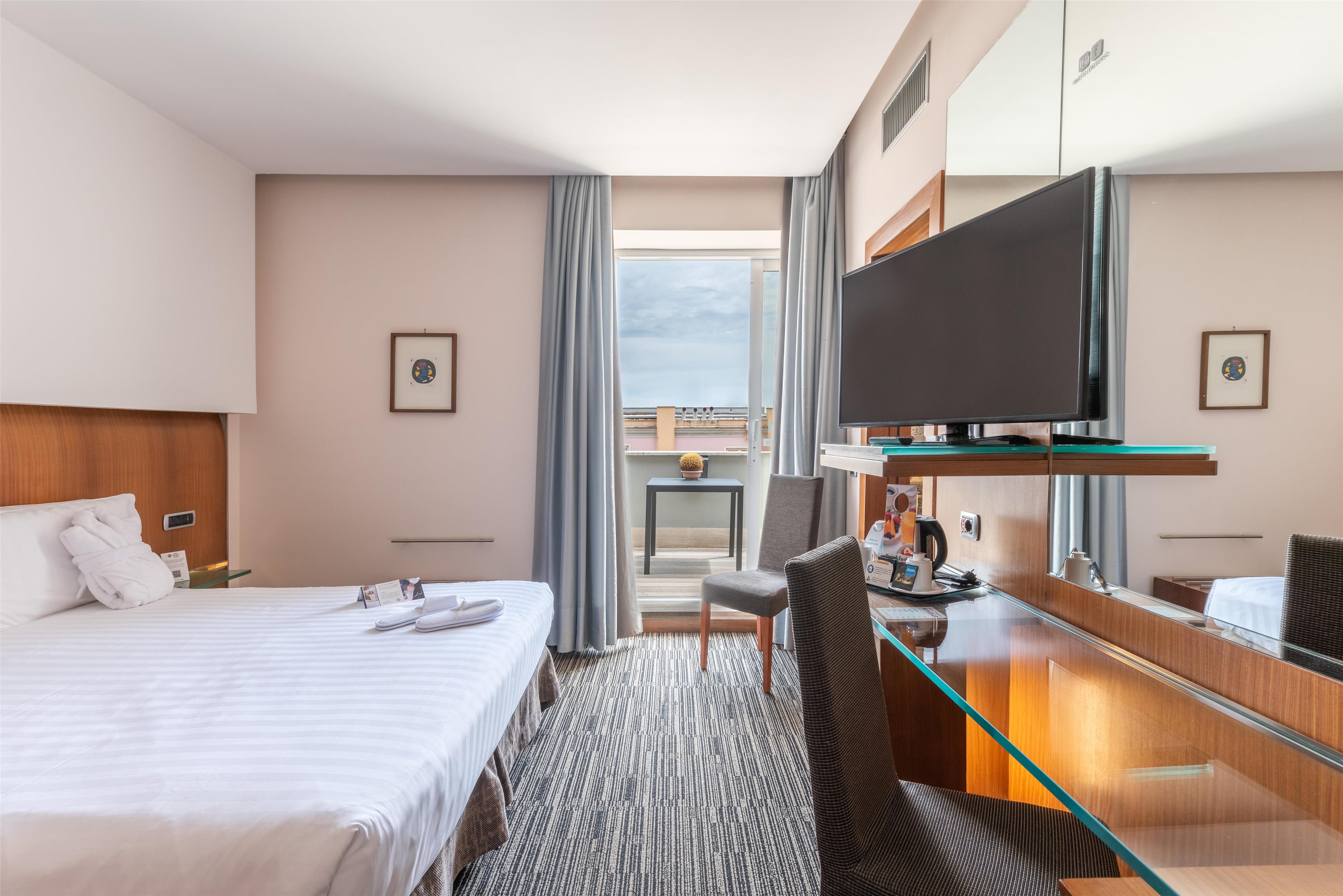 Best Western Plus Hotel Universo - Tap to explore photos