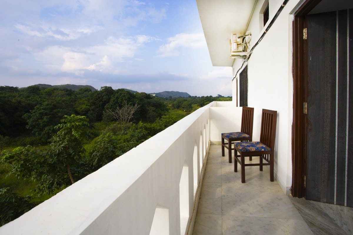 Narayan Niwas Resort - 30 kms away from ranakpur - Tap to explore photos