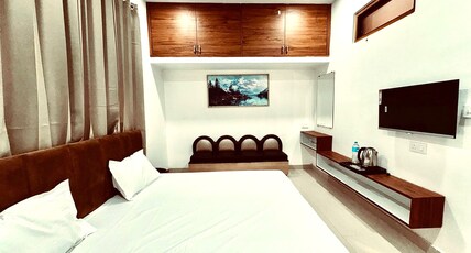 Hotel Royal Corner - 500 Meters Near Golden Temple Room Type - Deluxe Room Hotel Royal Corner - 500 Meters Near Golden Temple Room Type - Deluxe Room