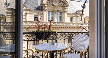 Mercure Paris La Sorbonne Saint-Germain-des-Pr Room Type - Privilege Room with a double bed