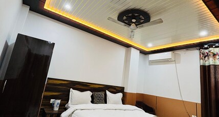 SR HOTEL Room Type - Deluxe Double Room