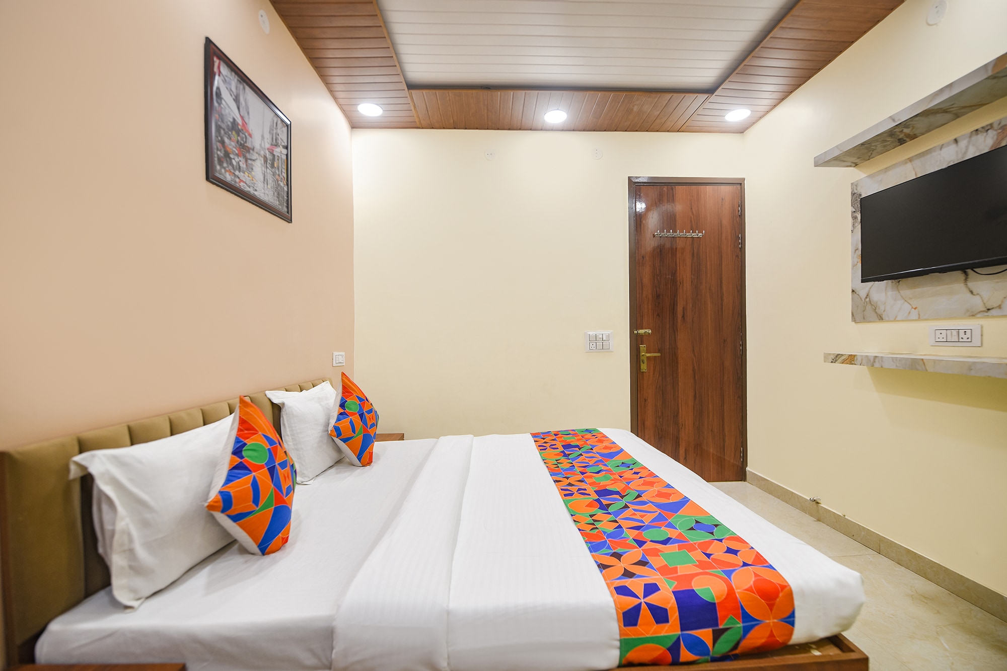 FabHotel White House Tilak Nagar - Tap to explore photos