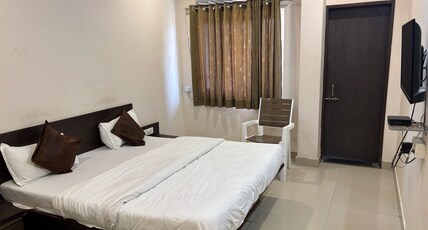 Hotel Shree Gurukrupa Room Type - Double Bed AC Room