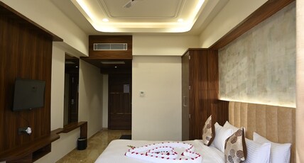 Ghanshyam Resort Room Type - DELUXE ROOM