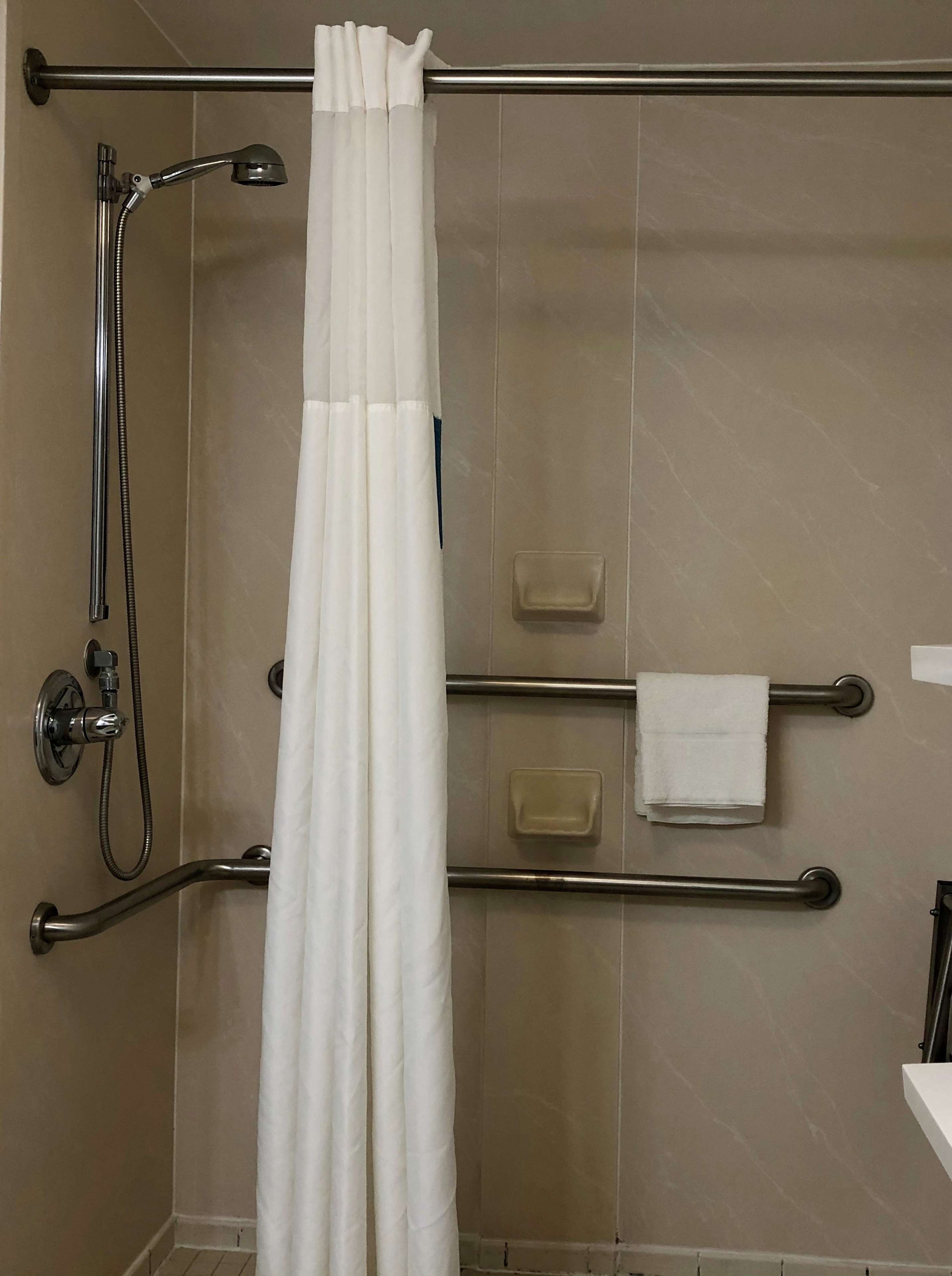Hampton Inn by Hilton Spring Hill - Tap to explore photos