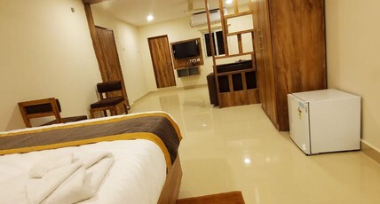 Hotel Nakshatra Room Type - Deluxe Ac Room