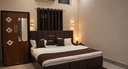 HOTEL SANT KRIPA STAYS Room Type - Budget Double Room