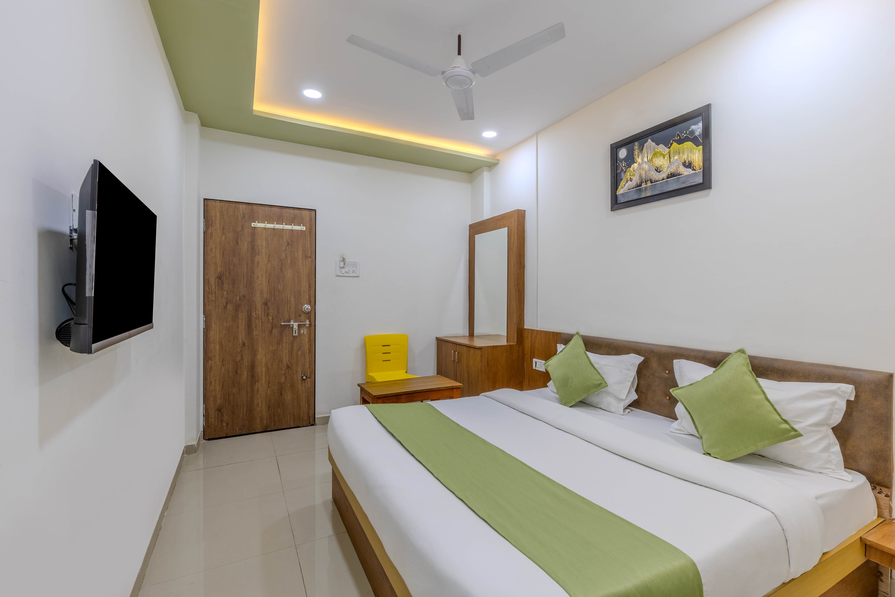 Hotel Radhe - Tap to explore photos