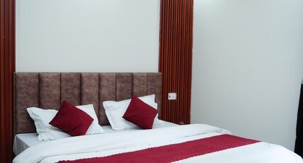 Urban Oak Homestay Room Type - Deluxe Ac room