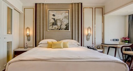 Taj MG Road, Bengaluru Room Type - Luxury Room Lake View Twin Bed