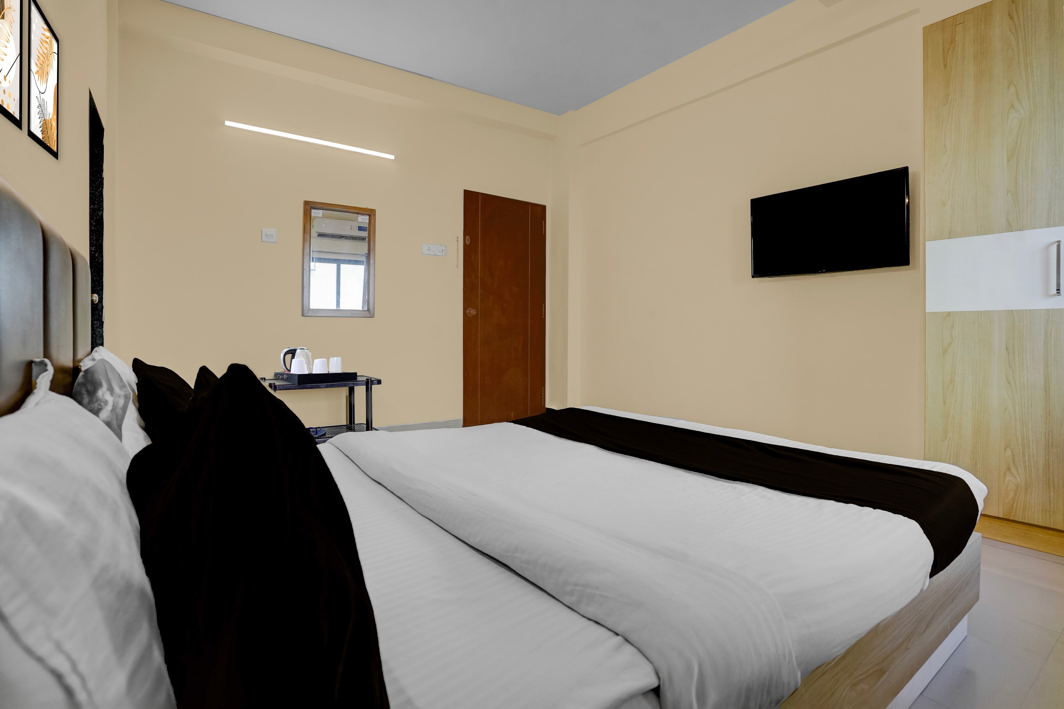 Super Hotel O Vapi GIDC Formerly Zion Inn - Tap to explore photos