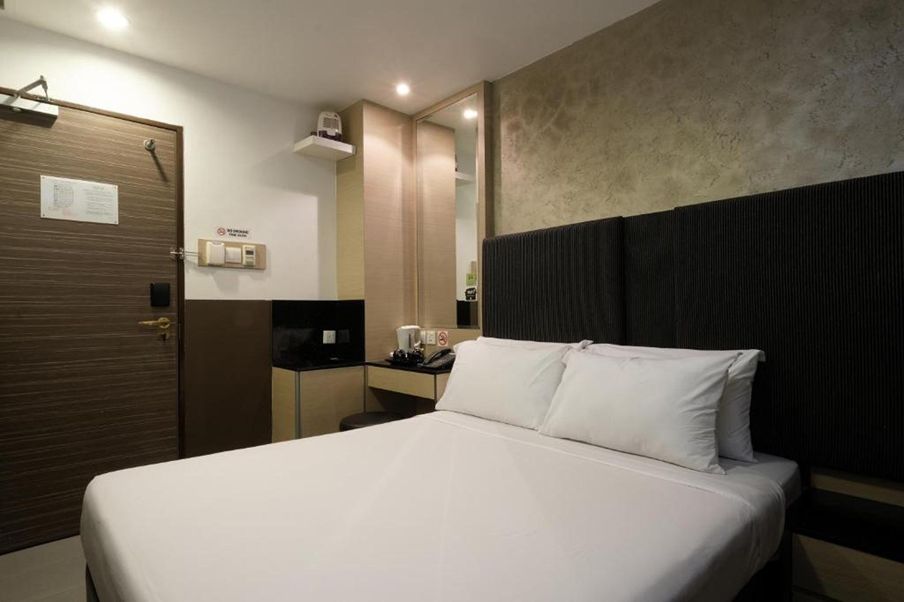 Lion Peak Hotel Bugis - Tap to explore photos