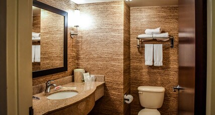 Holiday Inn Express Hotel & Suites - Concord Room Type - 2 Queen Suite