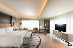 Conrad Manila