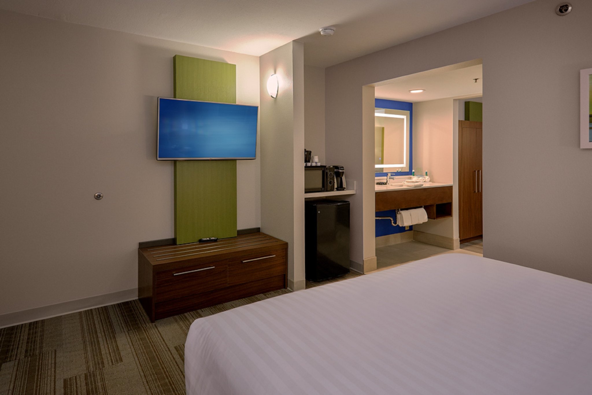 Holiday Inn Express Pigeon Forge  - Tap to explore photos