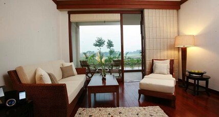 Jaypee Greens Golf & Spa Resort Room Type - Golf View Double Room with Bathtub and Balcony Jaypee Greens Golf & Spa Resort Room Type - Golf View Double Room with Bathtub and Balcony