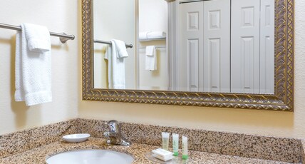 Staybridge Suites MCALLEN Room Type - 1 Queen Studio Suite Comm Access