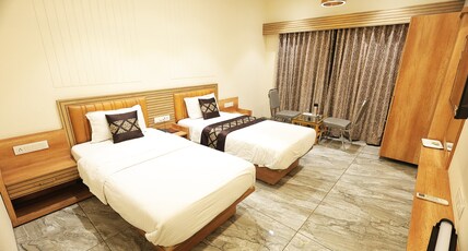 Hotel Horizon Surat Room Type - Royal Triple Bed
