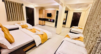 Hotel Sai Gurusthan Room Type - Deluxe Five Bed Non-AC