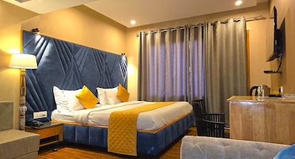 Hotel Hyde Park Inn (River Walk) Room Type - Premium Room Mountain View with Private Balcony Hotel Hyde Park Inn (River Walk) Room Type - Premium Room Mountain View with Private Balcony