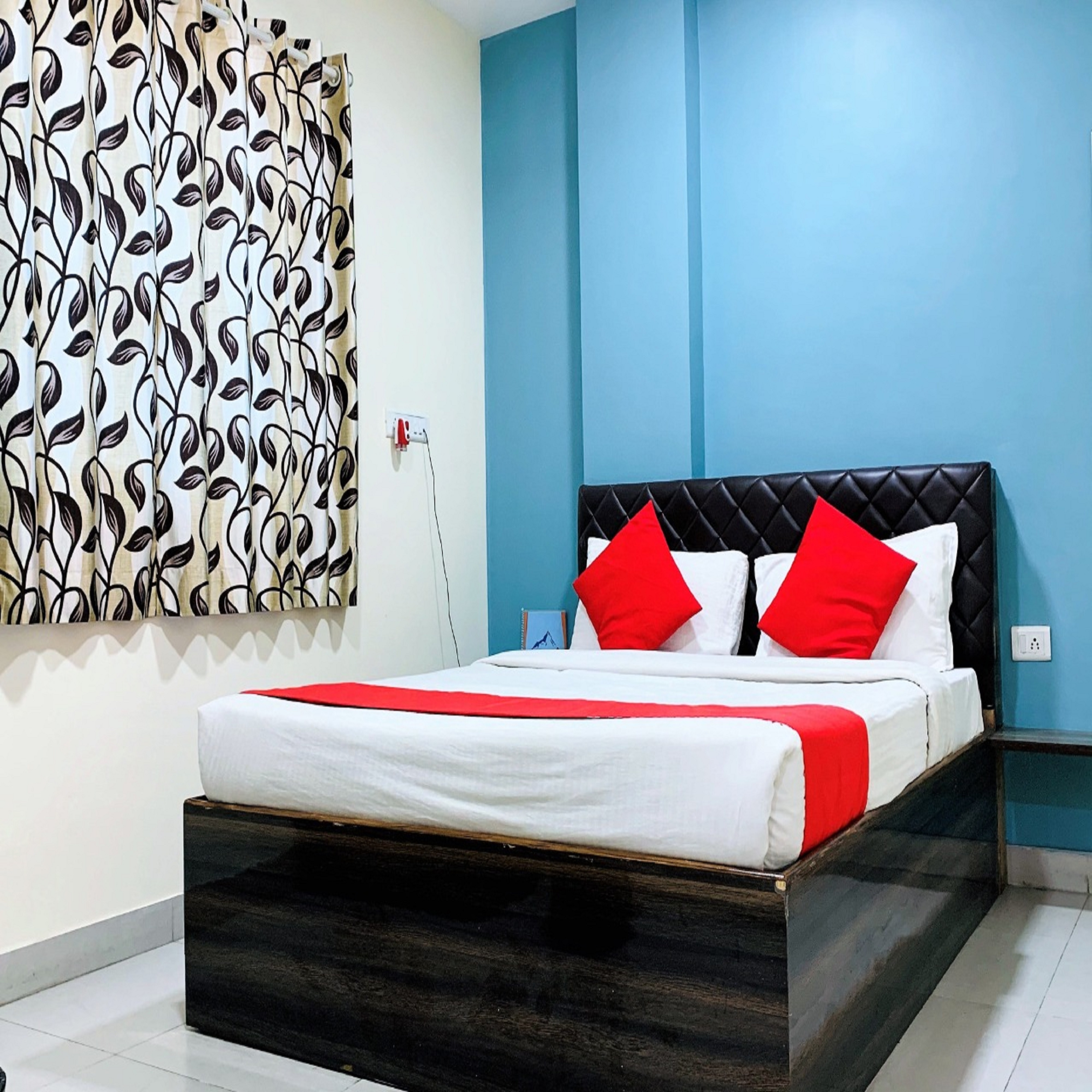 Hotel Everest Inn - Tap to explore photos