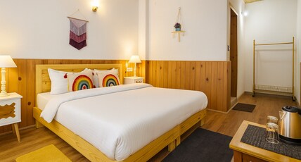 The Riverside Boutique Inn - Tirthan Valley Room Type - Garden Bliss Cozy Room - Ground Floor