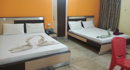 Easy Relax Hotel Yashoda International Room Type - 4 Bed Non AC (Top Floor)