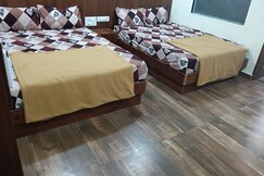 Hotel Saroja Palace