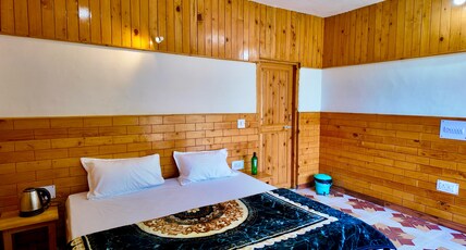 Jibhi wooden homestay Room Type - Deluxe Room with Mountain view