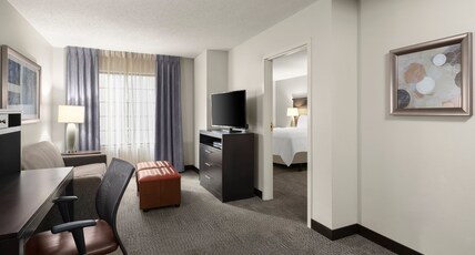 Staybridge Suites INDIANAPOLIS-AIRPORT Room Type - 1 Bedroom Suite Communication Accessible Roll In Shower Staybridge Suites INDIANAPOLIS-AIRPORT Room Type - 1 Bedroom Suite Communication Accessible Roll In Shower