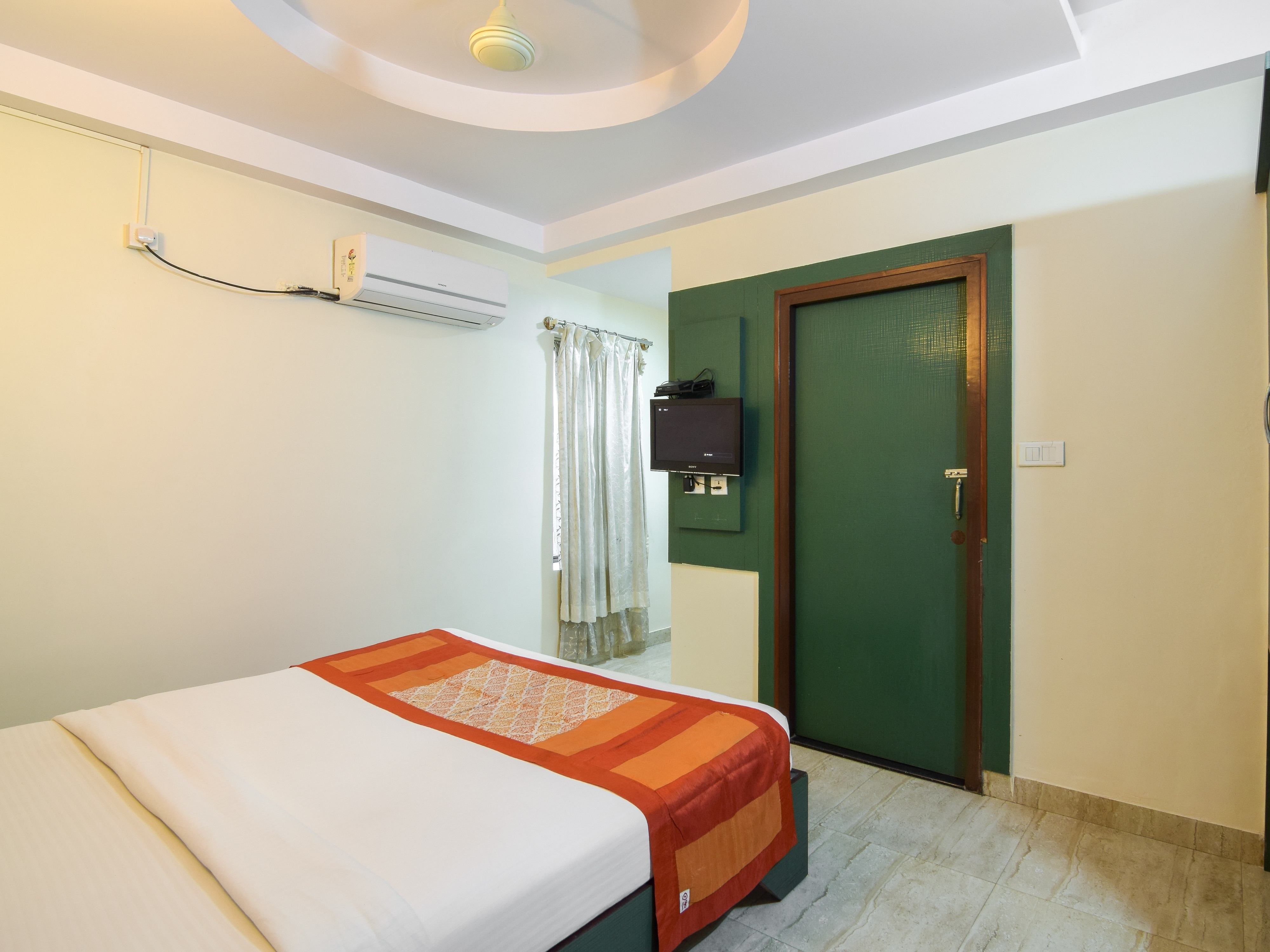 Hotel Royal Shades-Kodihalli - Tap to explore photos
