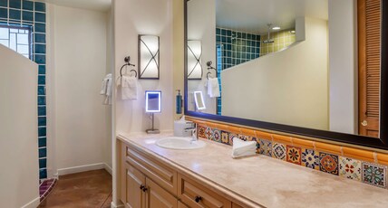 Hilton Grand Vacations Club Palm Desert Room Type - STUDIO KING BED