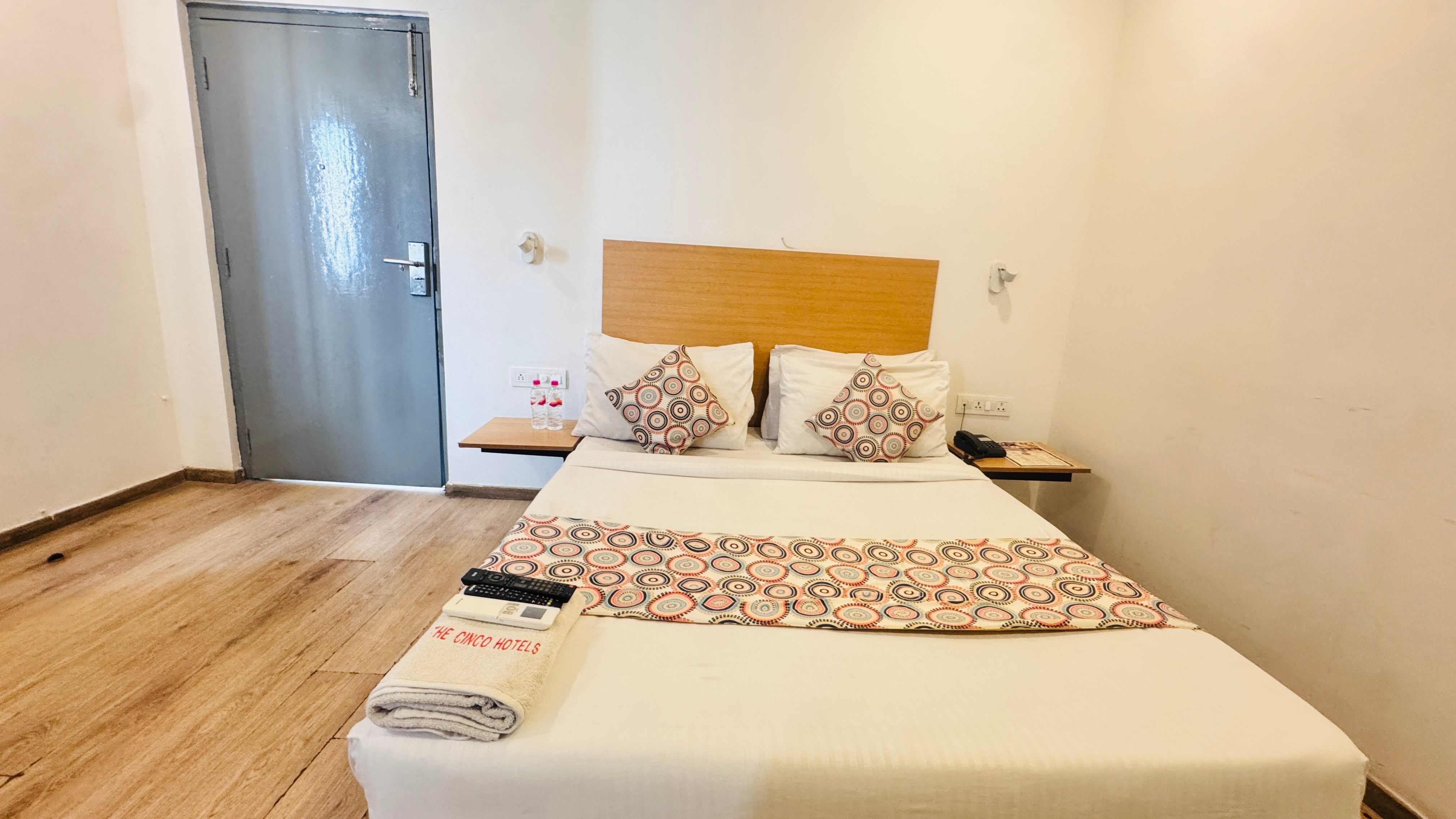HOTEL CINCO PRIME -PREMIUM ROOMS - Tap to explore photos