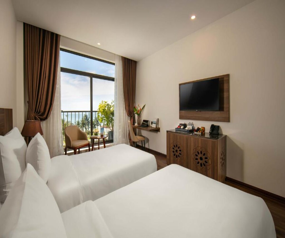 Nesta Hotel Da Nang - Tap to explore photos