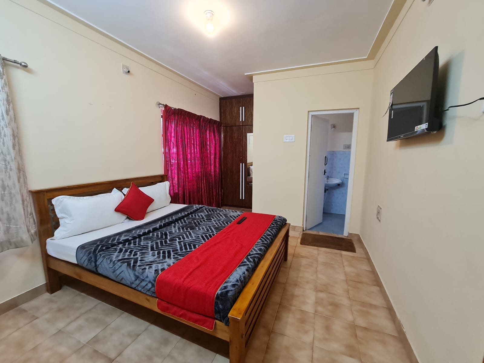 Falcon Inn 4BHK Villa Ooty - Tap to explore photos