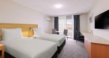 Best Western Hobart Room Type - 1 King Bed, Non-Smoking, Free Wifi Connection, Balcony, Air-Conditioned, 42 Inch Lcd Television, Des Best Western Hobart Room Type - 1 King Bed, Non-Smoking, Free Wifi Connection, Balcony, Air-Conditioned, 42 Inch Lcd Television, Des