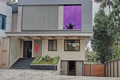 Super Townhouse Kizhakkambalam Tourist Home