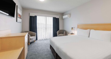 undefined Room Type - Suite - 1 King 2 Singles, Non-Smoking, Family Room, One Bedroom, Wi-Fi, Flat Screen Television, Balc undefined Room Type - Suite - 1 King 2 Singles, Non-Smoking, Family Room, One Bedroom, Wi-Fi, Flat Screen Television, Balc