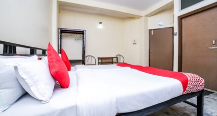 Uttam Guest House Room Type - Deluxe AC Room