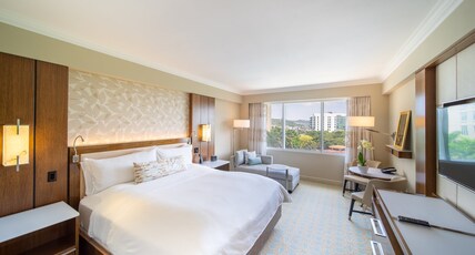Real InterContinental at Multiplaza Mall Room Type - 1 King Classic