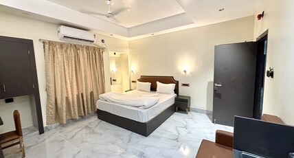 Fivetel Room Type - Super Deluxe Room with Balcony