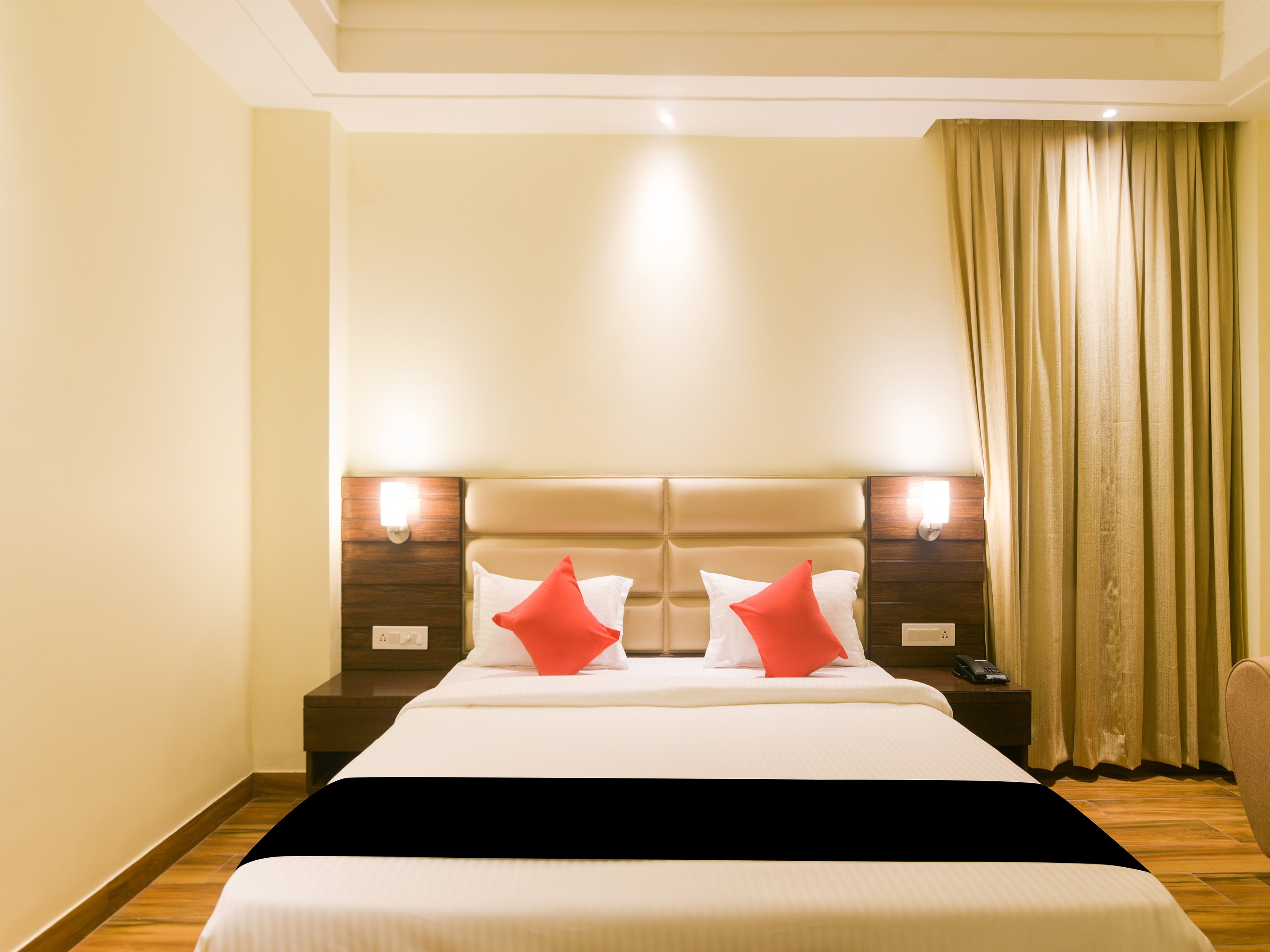 OYO 77736 Hotel Starlight - Tap to explore photos