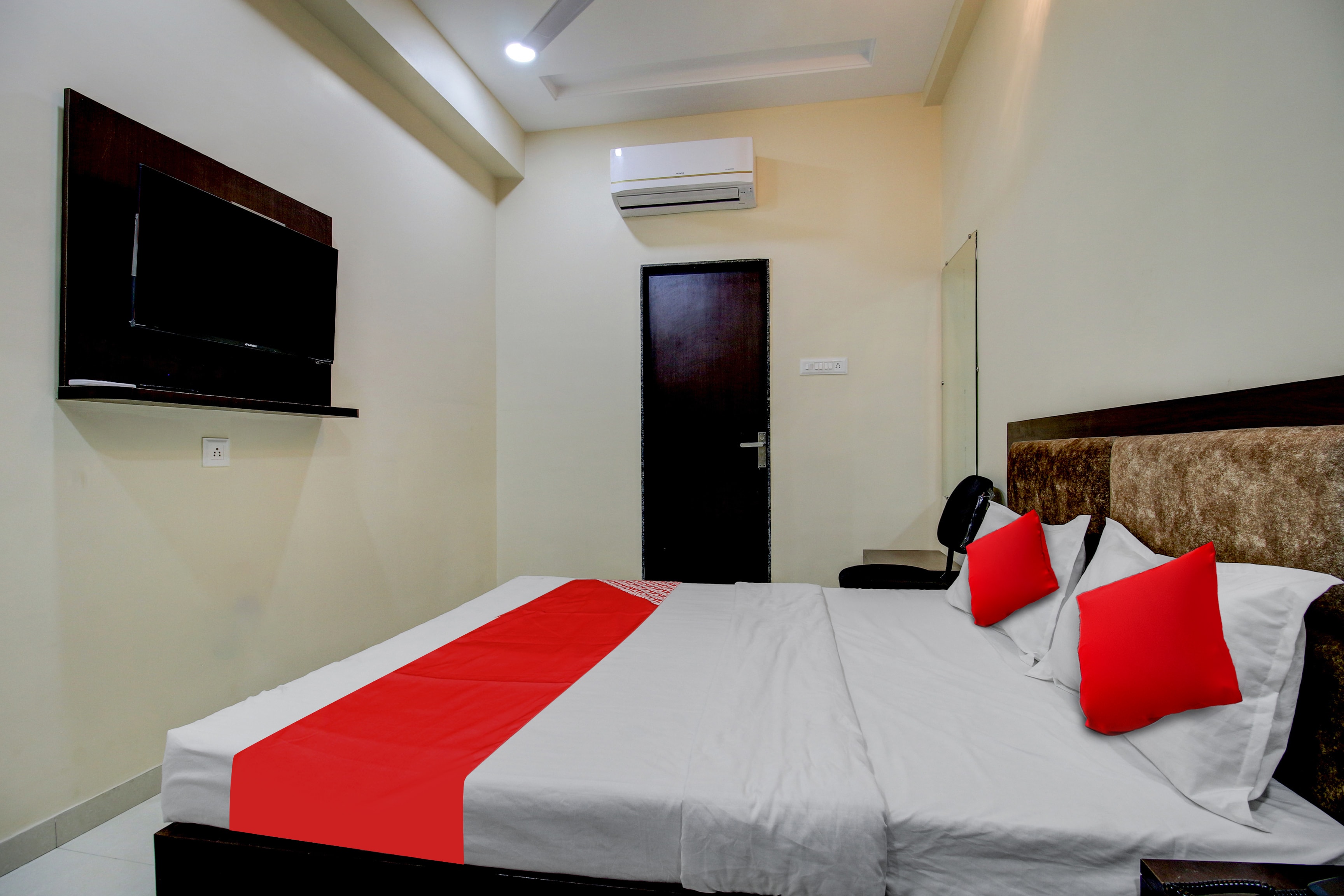 Hotel O The Shloka - Tap to explore photos