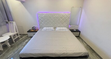 1BHK Luxurious Apartment AC TV Fridge Deolali Room Type - 1BHK Luxurious Apartment AC TV Fridge Deolali